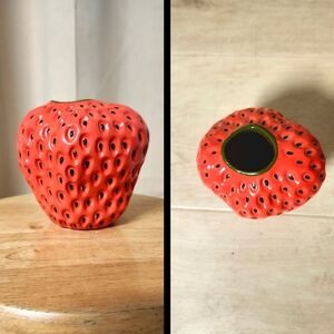 Ceramic 🍓 Strawberry Decorative Vase 🪴